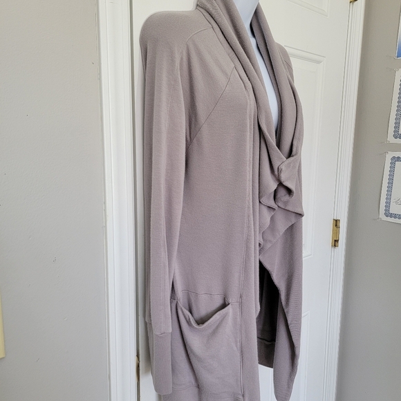 Athleta Gray Open Waterfall Long Sweater Pockets Magnetic Close Soft Cozy Size S - Picture 3 of 10